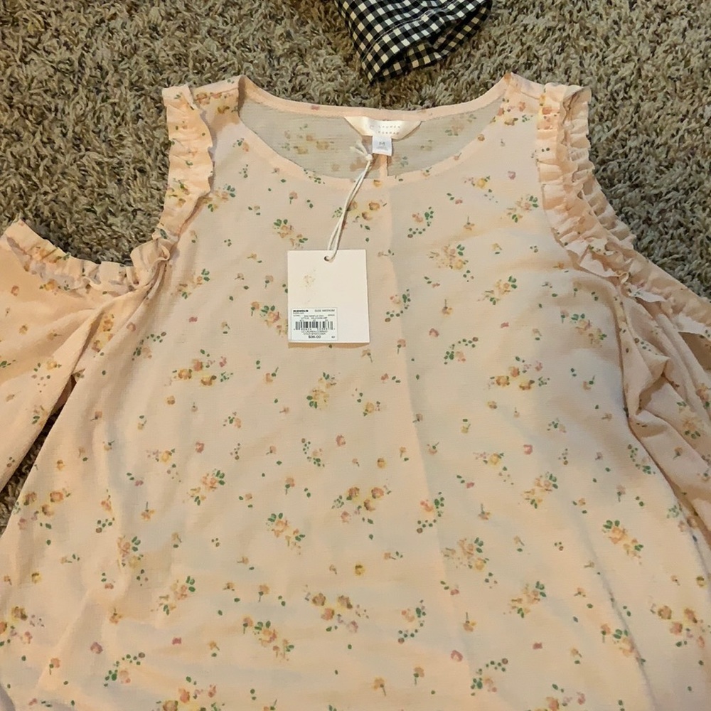 Cute shoulder cut out top